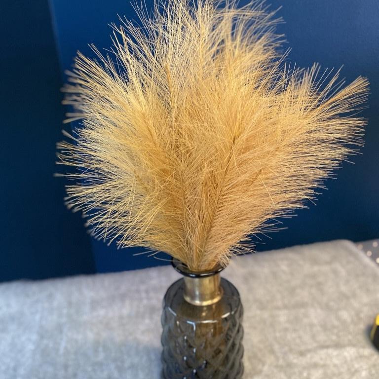Faux feather in black gold vase