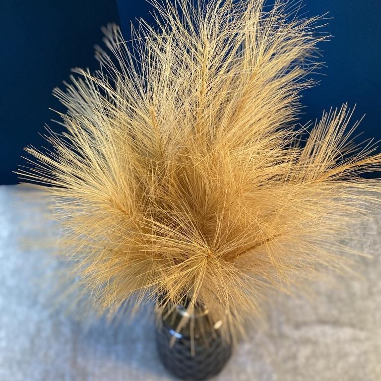 faux feather in black gold vase