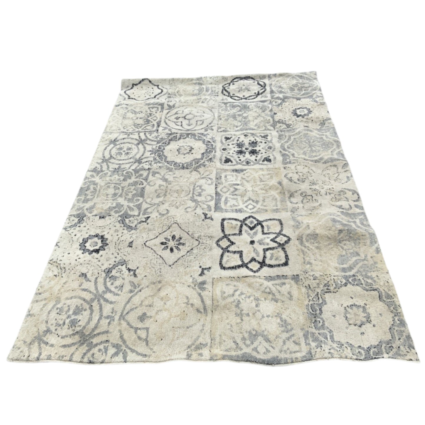 Neutral cream and navy rug (4' 10" x 7' 6")-OPEN BOX