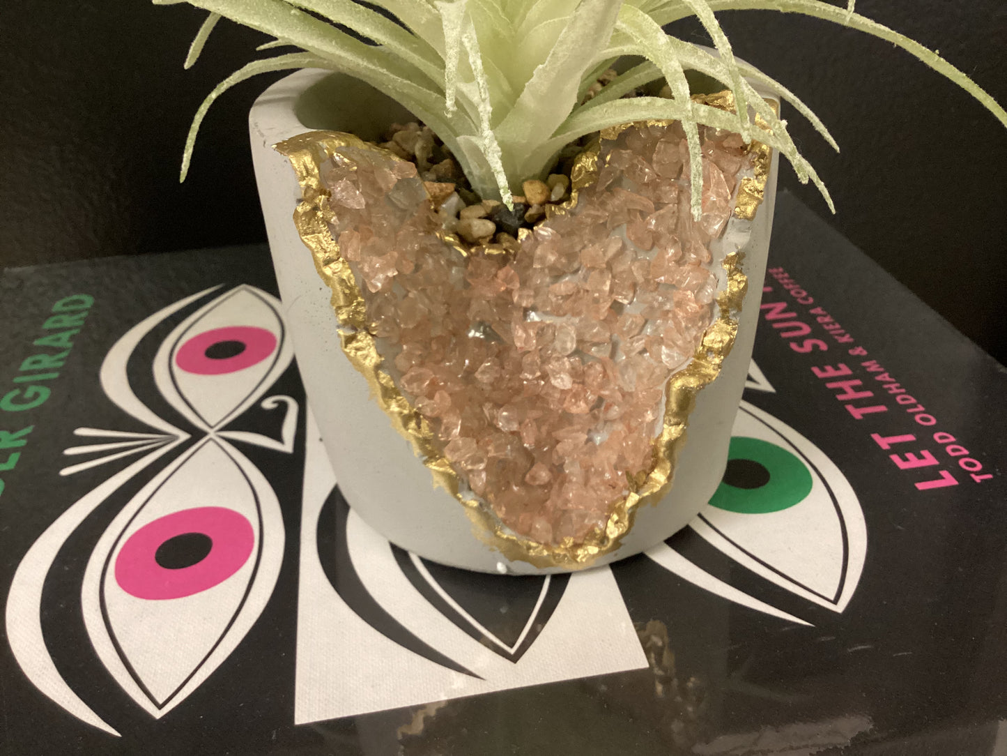 Geode planter W/Faux plant