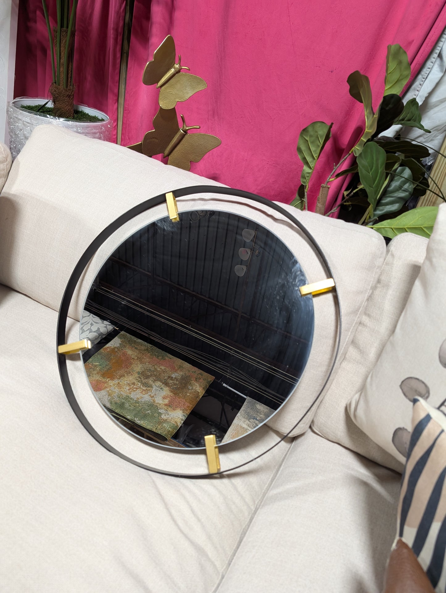 Round metal framed mirror*OPEN BOX at