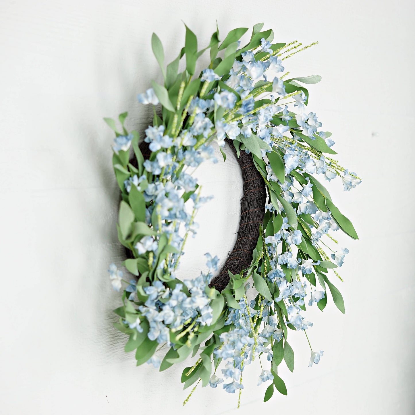 Blue Cream Wreath - 24"
