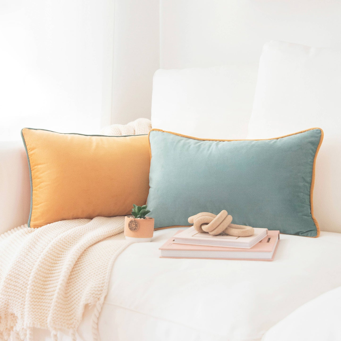 Eve Velvet Pillow 14"x14"