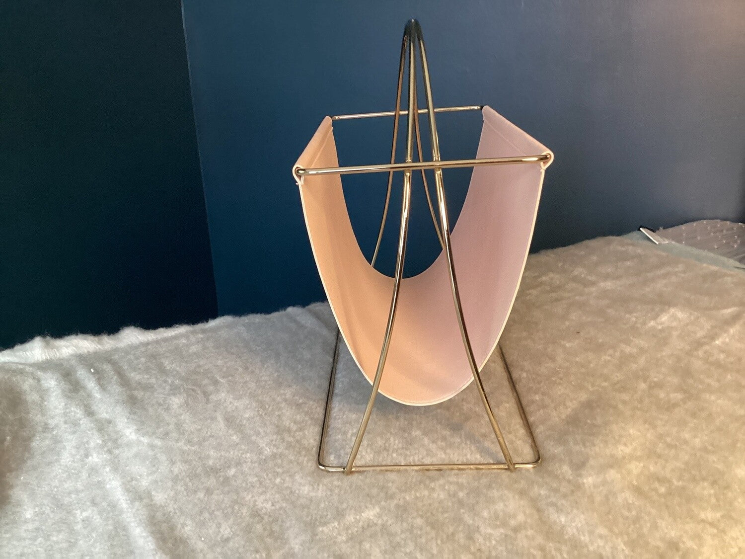 Pink Saddle Ring Magazine Rack 