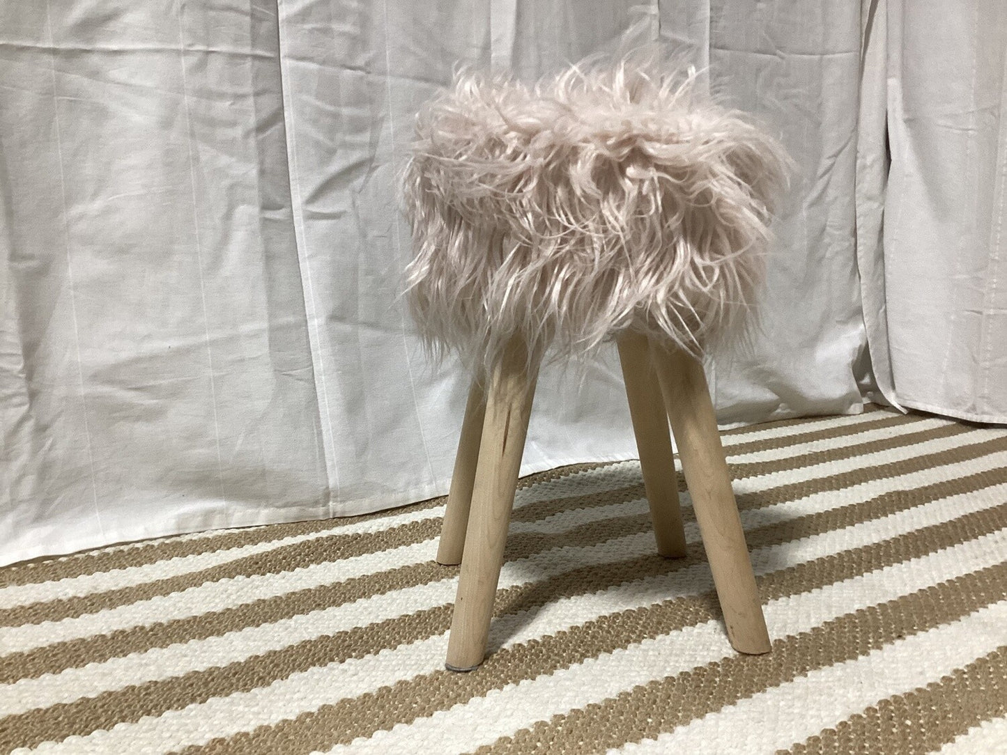 Pink fluffy stool-OPEN BOX