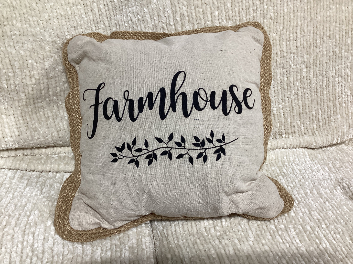 Farmhouse pillow -open box-