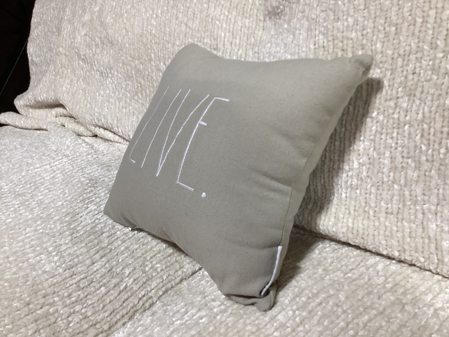 “Live” pillow -open box-