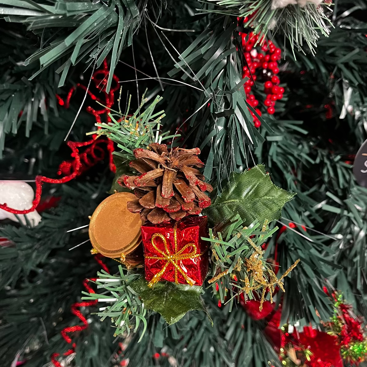 Festive Pinecone Ornemant *OPEN BOX