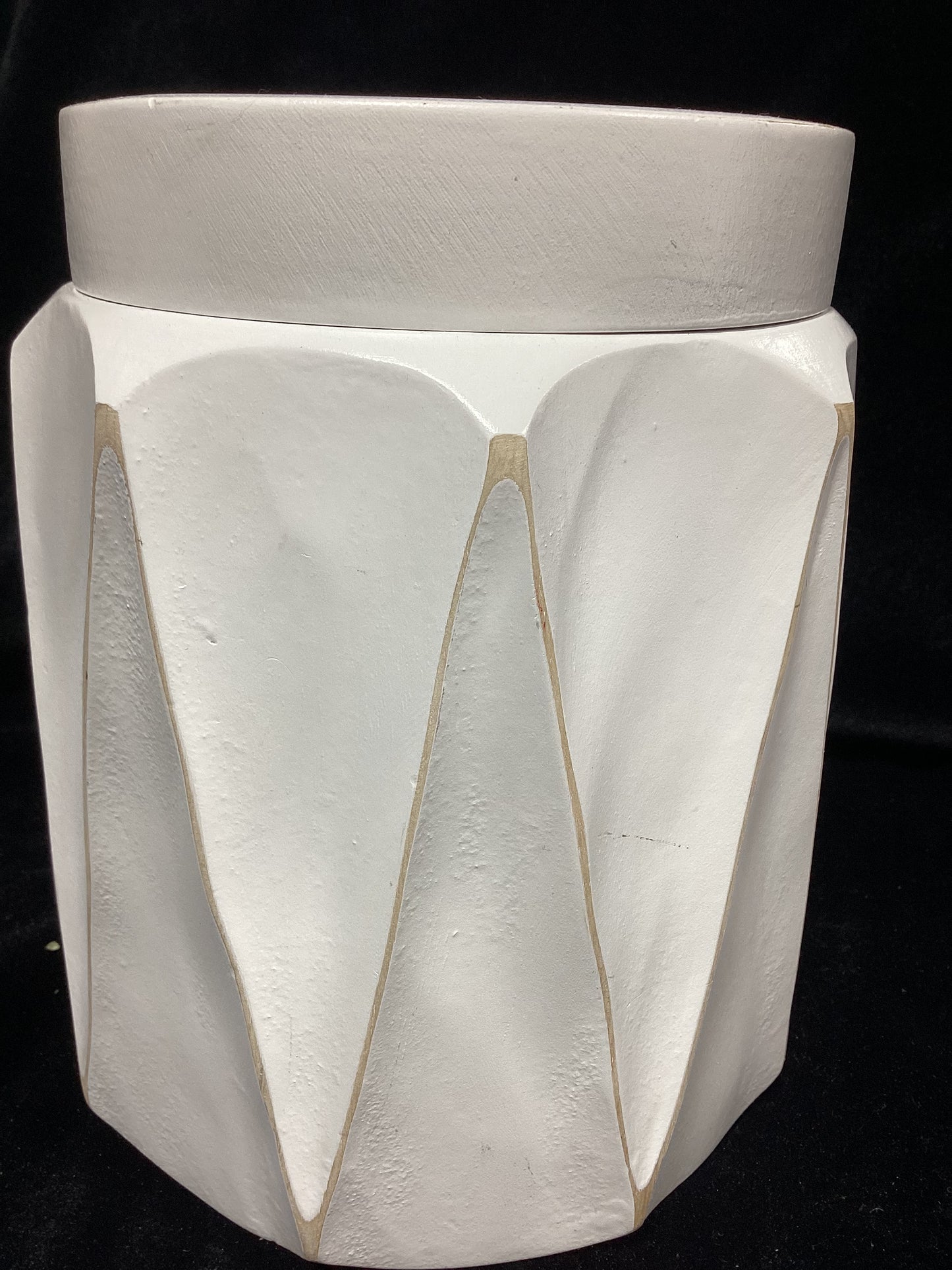 Wooden vase with lid-8083
