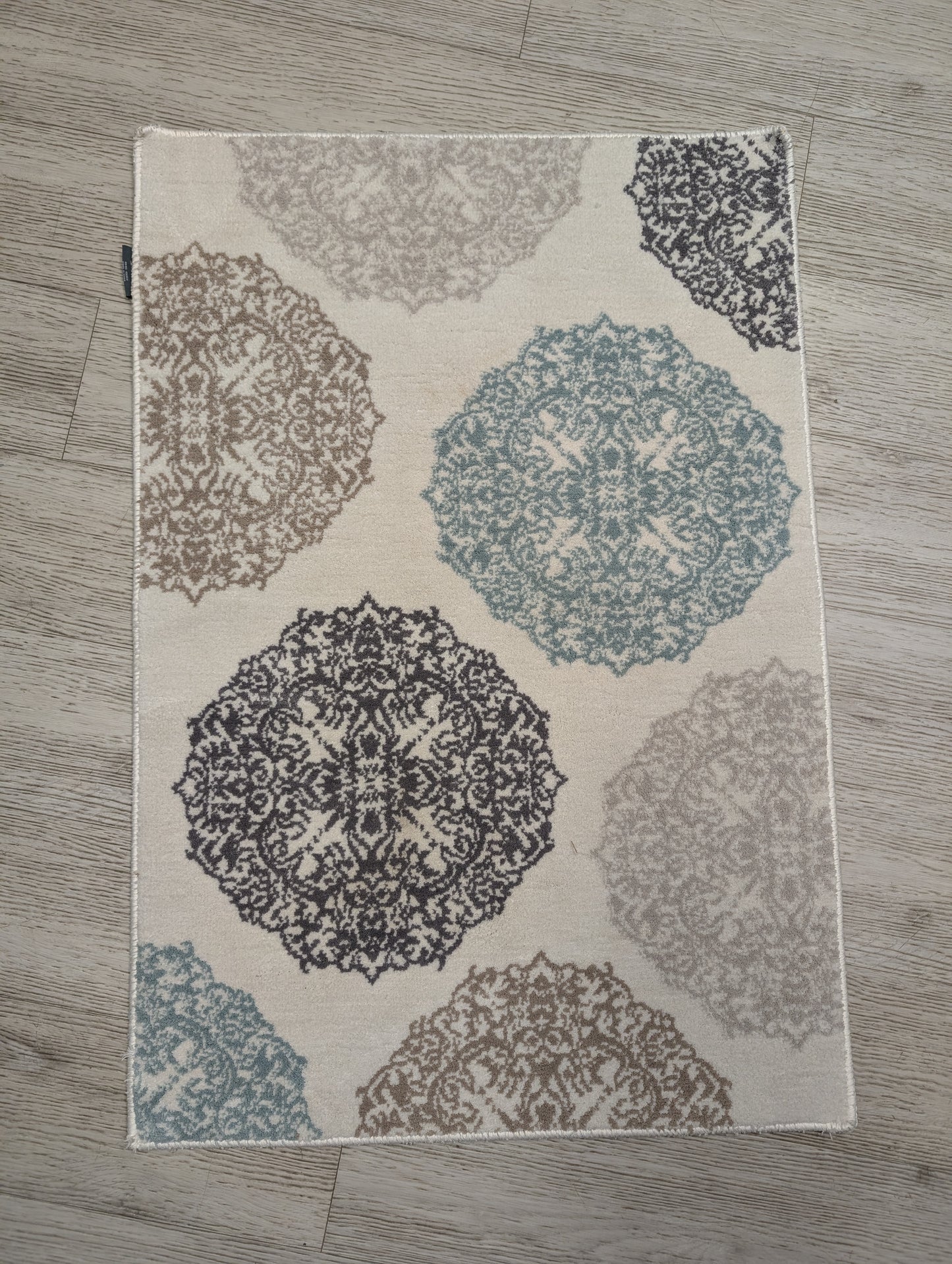 Medallion Accent Rug (2' x 3')- Open Box